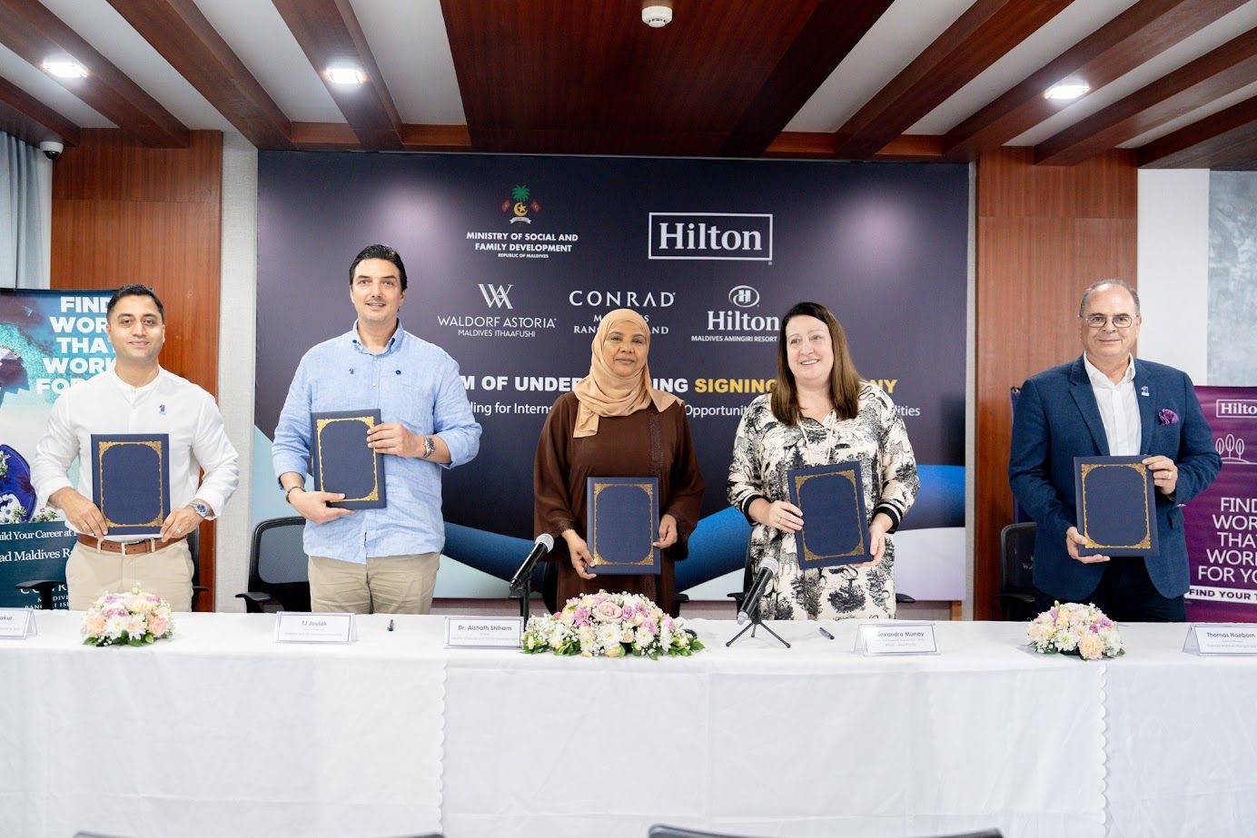 ނުކުޅެދުންތެރިކަން ހުންނަ ފަރާތްތަކަށް ފަތުރުވެރިކަމުގެ ސިނާއަތުގައި ހުނަރު ދަސްކޮށްދިނުމާއި ވަޒީފާގެ ފުރުޞަތުތައް ފަހިކޮށްދިނުމަށް ކުރެވެމުންދާ މަސައްކަތްތަކުގެ ތެރެއިން ހިލްޓަންގެ 3 ރިސޯޓާއިއެކު ފަހުމްނާމާގައި ސޮއިކުރުން